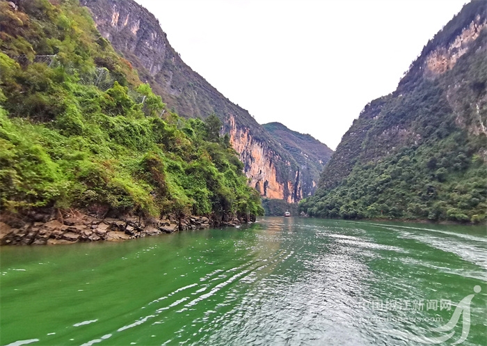 乘着游轮去一次长江三峡！